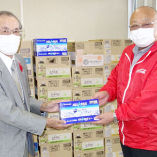 清涼飲料水４０箱 市社協に寄贈　北海道コカ・コーラ　(2021-12-10)