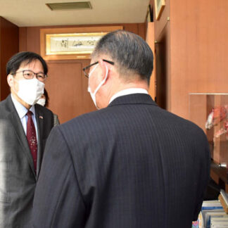 米総領事ら石垣市長を訪問(2021-12-18)