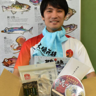 「ねむろの旨いをお届け隊」をＰＲする市職員