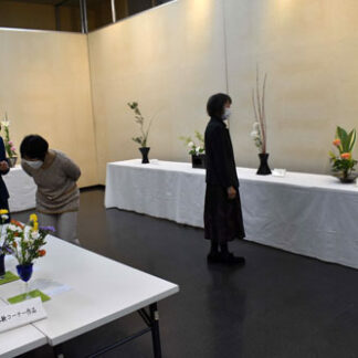 佐藤社中の１３人と市民らの力作展示　池坊釧路中央会(2021-12-03)