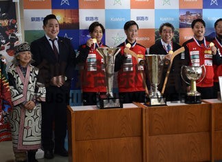 クレインズ、市長に喜びの全日本連覇報告(2021-12-28)