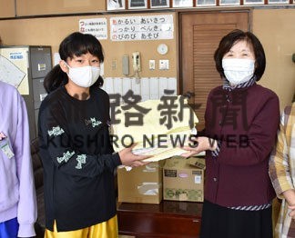 コスモス北グループが小学校へ雑巾８００枚寄贈(2021-12-21)