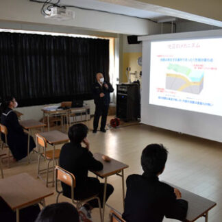 釧路桜が丘中で防災授業 地震の仕組み学ぶ(2021-12-12)