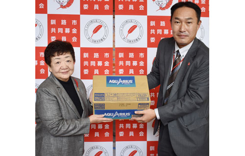 道コカ・コーラが共同募金委に清涼飲料水1938本寄贈(2021-12-16)