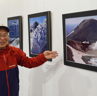 道東の山々の雄大さ見て　髙橋さん写真展(2021-12-20)