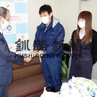 善意の支援相次ぐ　歳末たすけあいに寄付、寄贈(2021-12-28)