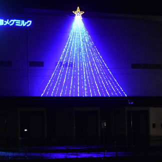 Ｘマスムード演出　雪印磯分内工場壁面にイルミ(2021-12-05)