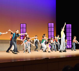 キッズロケット　歌や踊り元気にＸマスコンサートで披露(2021-12-20)