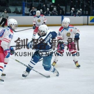 釧路勢、氷上で躍動　全国高校アイスホッケー_3(2022-01-23)