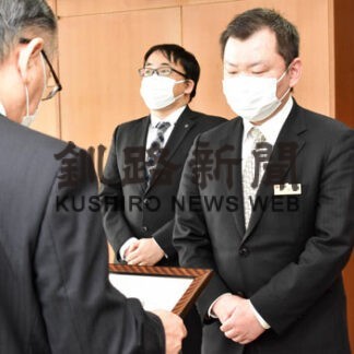 献血功労で遊技店２店に日赤道支部長感謝状(2022-01-22)