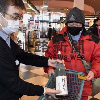 幻の酒「搾りたて」求め列　北の勝 冬の限定酒(2022-01-21)