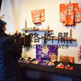 和装人形 魅力感じて　新春恒例の作品展　カフェｆ５・６(2022-01-10)