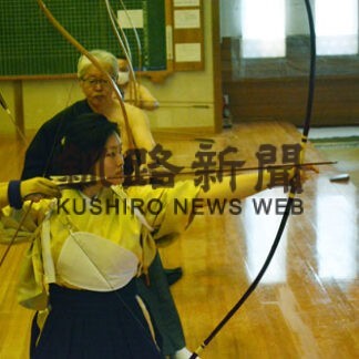 剣道、弓道上達願い込め　連盟２年ぶり初稽古、初射会_1(2022-01-12)