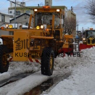 釧根暴風雪 生活に直撃　公共交通運休、通行止めも(2022-01-13)