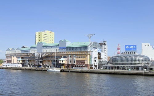 ウォーターフロントの中核施設として市民、観光客に親しまれているＭＯＯ