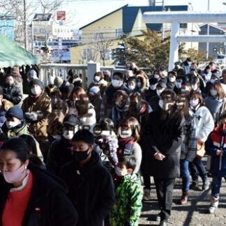 初詣に長蛇の列 鳥取神社、厳島神社(2022-01-03)