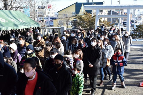 初詣に長蛇の列 鳥取神社、厳島神社(2022-01-03)