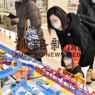 「冬の湿原号」イベント楽しむ、ディーゼル車で運行開始_1(2022-01-23)