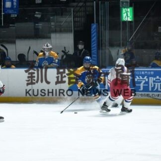 釧路勢、氷上で躍動　全国高校アイスホッケー_4(2022-01-23)