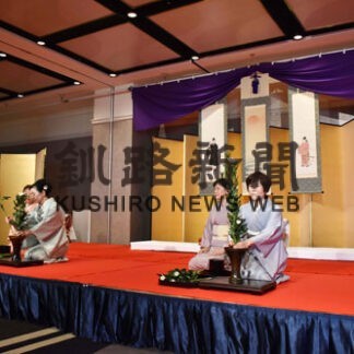 新春の初生け会、稽古へ精進誓う　池坊釧路支部(2022-01-09)