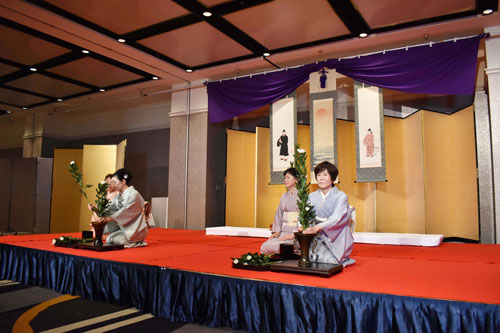 新春の初生け会、稽古へ精進誓う 池坊釧路支部(2022-01-09)