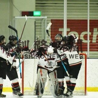 釧路勢、氷上で躍動　全国高校アイスホッケー(2022-01-23)