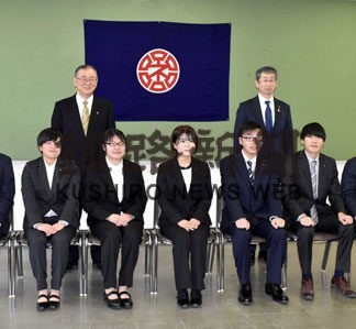 新成人８人活躍誓う　根室市、職員対象に記念式(2022-01-19)