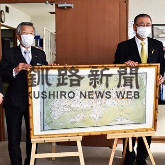 日本地図の複製版 市に寄贈　歴史愛好家有志、ラクスマン根室来港230年(2022-01-19)