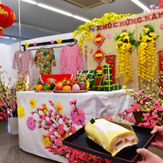 「テトロール」で旧正月祝う　根室の交流協会、ベトナム人実習生に贈る(2022-02-02)