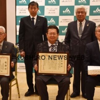 牛乳贈答券１１０万円買った根室と中標津の建設２団体に感謝状(2022-02-04)