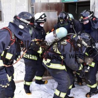 根室市消防本部が濃煙中救出訓練(2022-02-18)