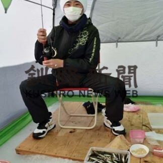 冬の阿寒湖畔楽しむ 屋外でスキー、ワカサギ釣り_1(2022-02-07)