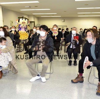 「綾乃　よくやった」　地元厚岸、テレビで応援(2022-02-16)