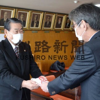 釧路厚生社が野の花園に保育遊具寄贈　(2022-03-18)