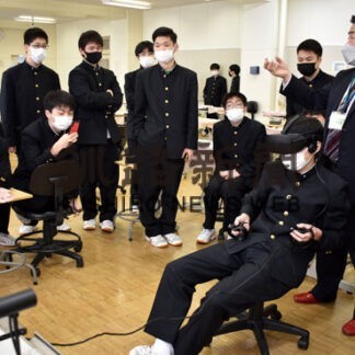 釧路工業高で最新ＩＴ体験授業(2022-03-25)