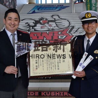 クレインズに道警が交通安全活動推進で感謝状(2022-03-12)