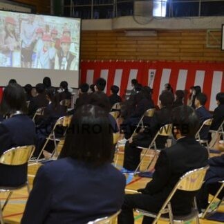希望を胸に学びや巣立つ　釧路市内２５小学校で卒業式_1(2022-03-19)