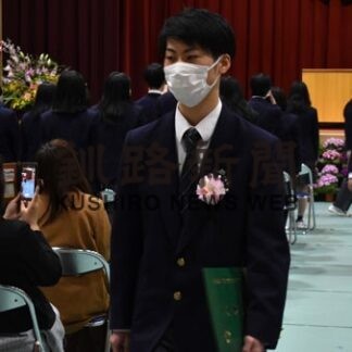 ３年間の思い胸に門出　根室管内６高校で卒業式_1(2022-03-02)