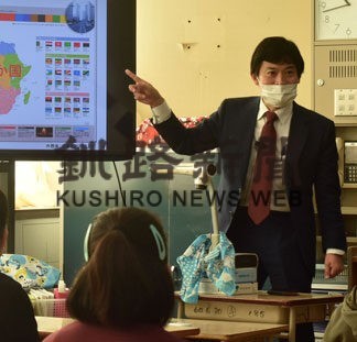 白糠小でＪＩＣＡの久下さん招き社会科授業(2022-03-30)