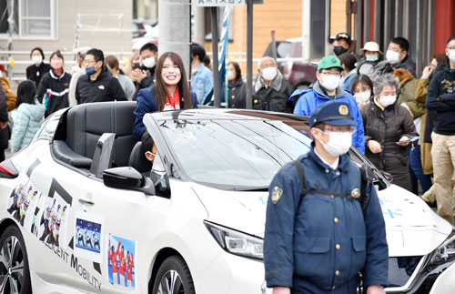 佐藤選手「お疲れさま」、凱旋パレード(2022-03-28)