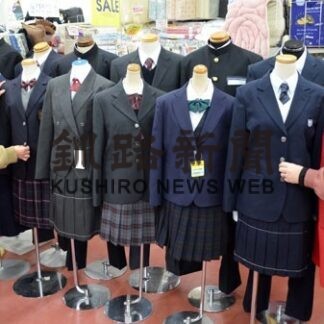 高校の制服、寸法合わせ早めに　コロナ禍で密避け対応(2022-03-05)