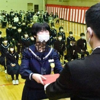 ３年間の思い胸に、市内中学校で卒業式(2022-03-16)