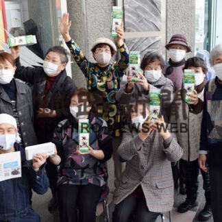 母子寡婦会に牛乳券を寄贈　酪農家の浅野さん(2022-03-28)