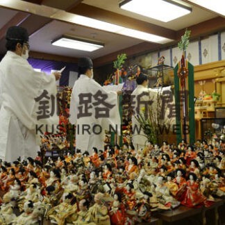 厳島神社で感謝込め人形供養祭(2022-03-04)