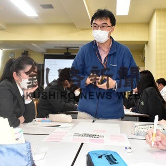 ＳＤＧｓの意義、目的学ぶ　白糠高、北大・石井教授招き出前教室(2022-03-12)