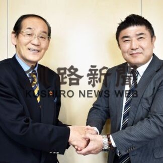 ゼンマイカー寄贈　少年少女発明クに　明治安田生命釧路支社(2022-03-21)