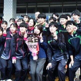 佐藤綾乃選手に市長特別表彰　母校北陽高で報告会(2022-03-29)