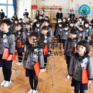 小学校「頑張ります」　カトリック幼稚園卒園式(2022-03-17)