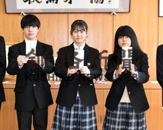 意欲ある優秀な学生支援　根室高生３人に奨学金(2022-04-22)