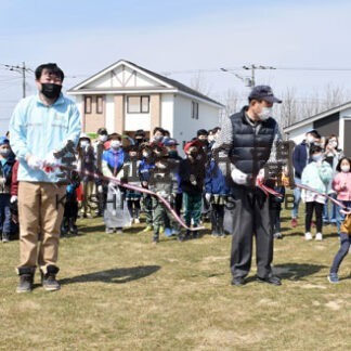 遊具選定、配置全てオンラインで　昭和中央６丁目町内会２０号公園完成祝う(2022-04-18)